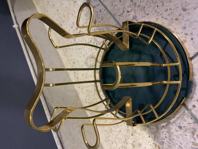 GOLDEN GLASS STAND
