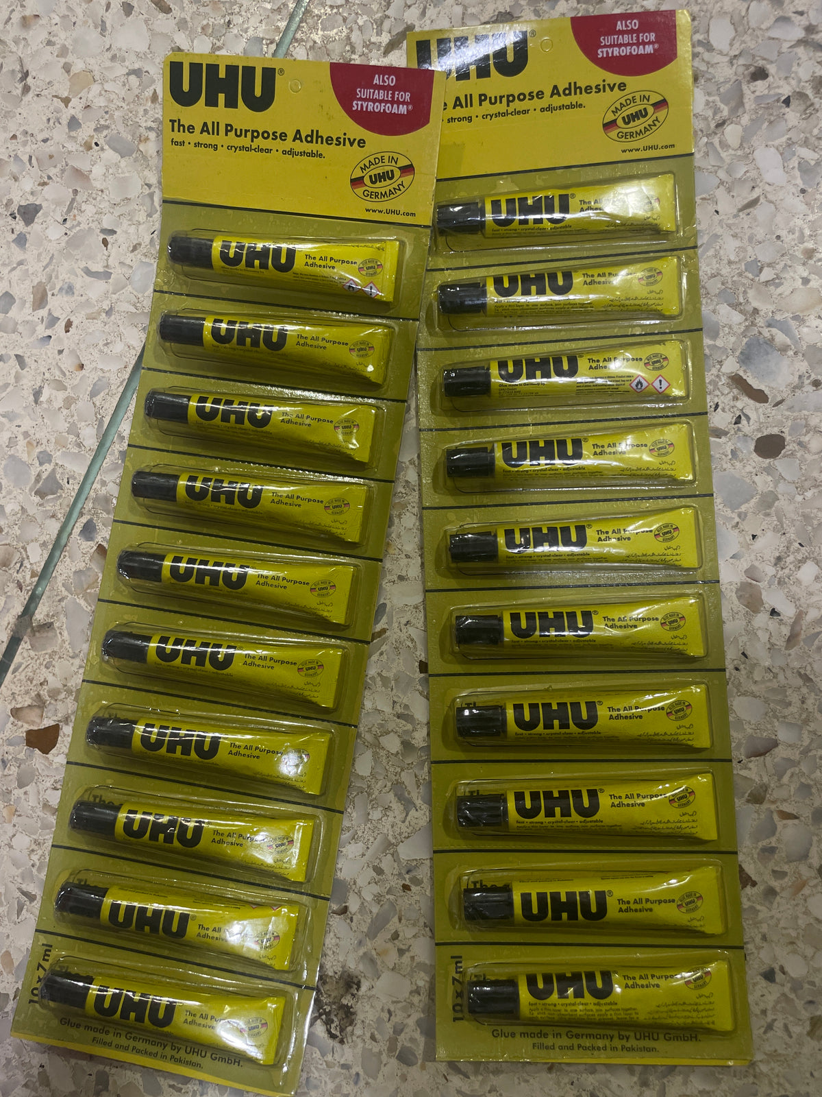 UHU