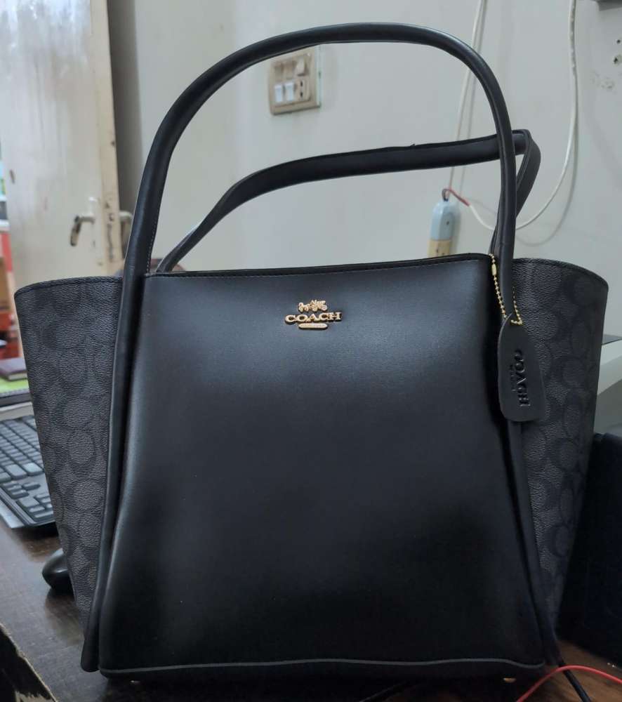 COACH BLACK HANDBAG