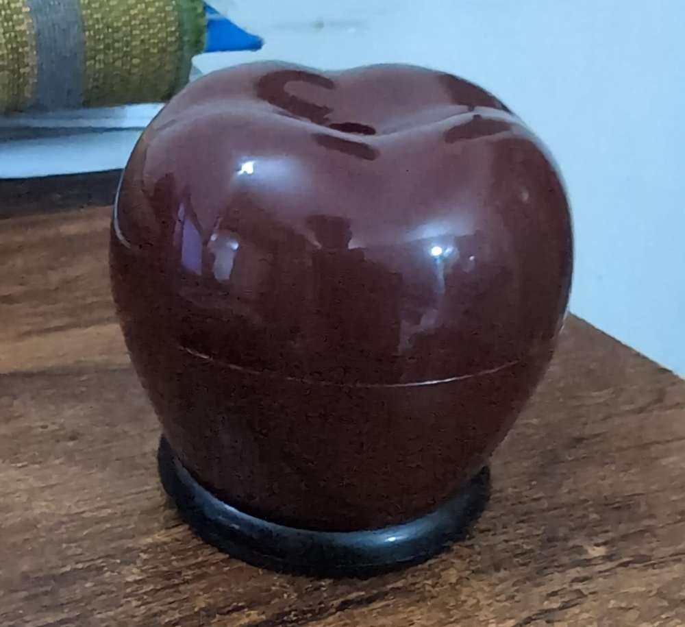 APPLE HOLDER