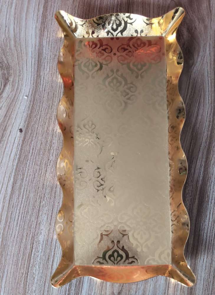 GOLDEN METAL TRAY